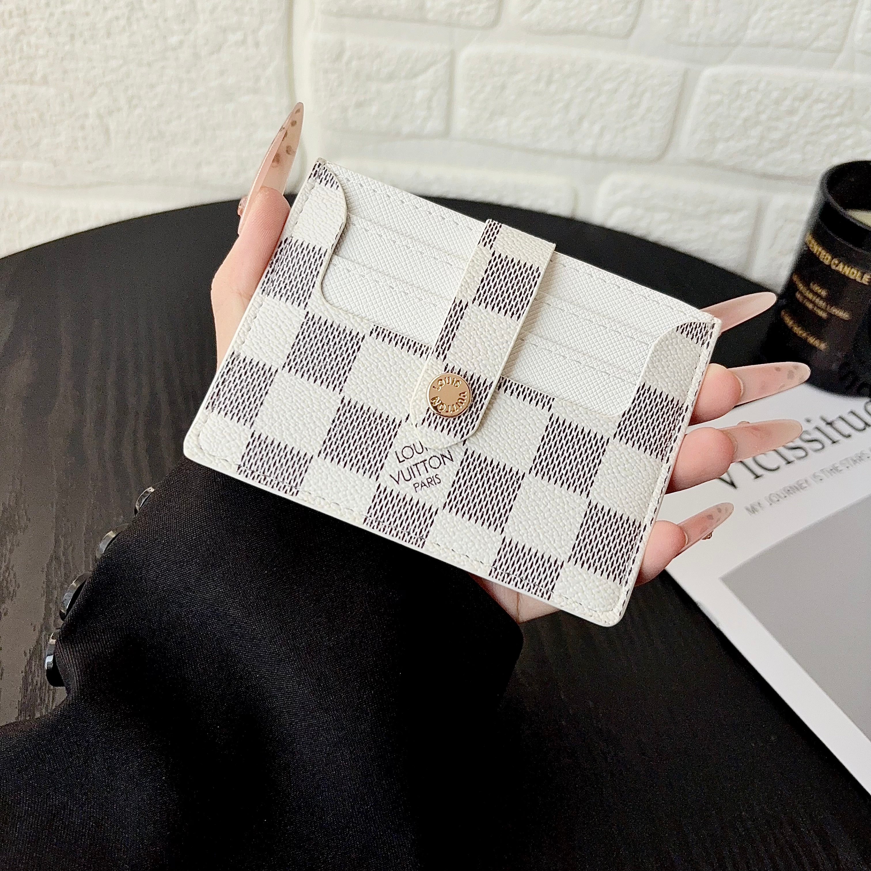 Leather Monogram Card Wallet | PE2600180