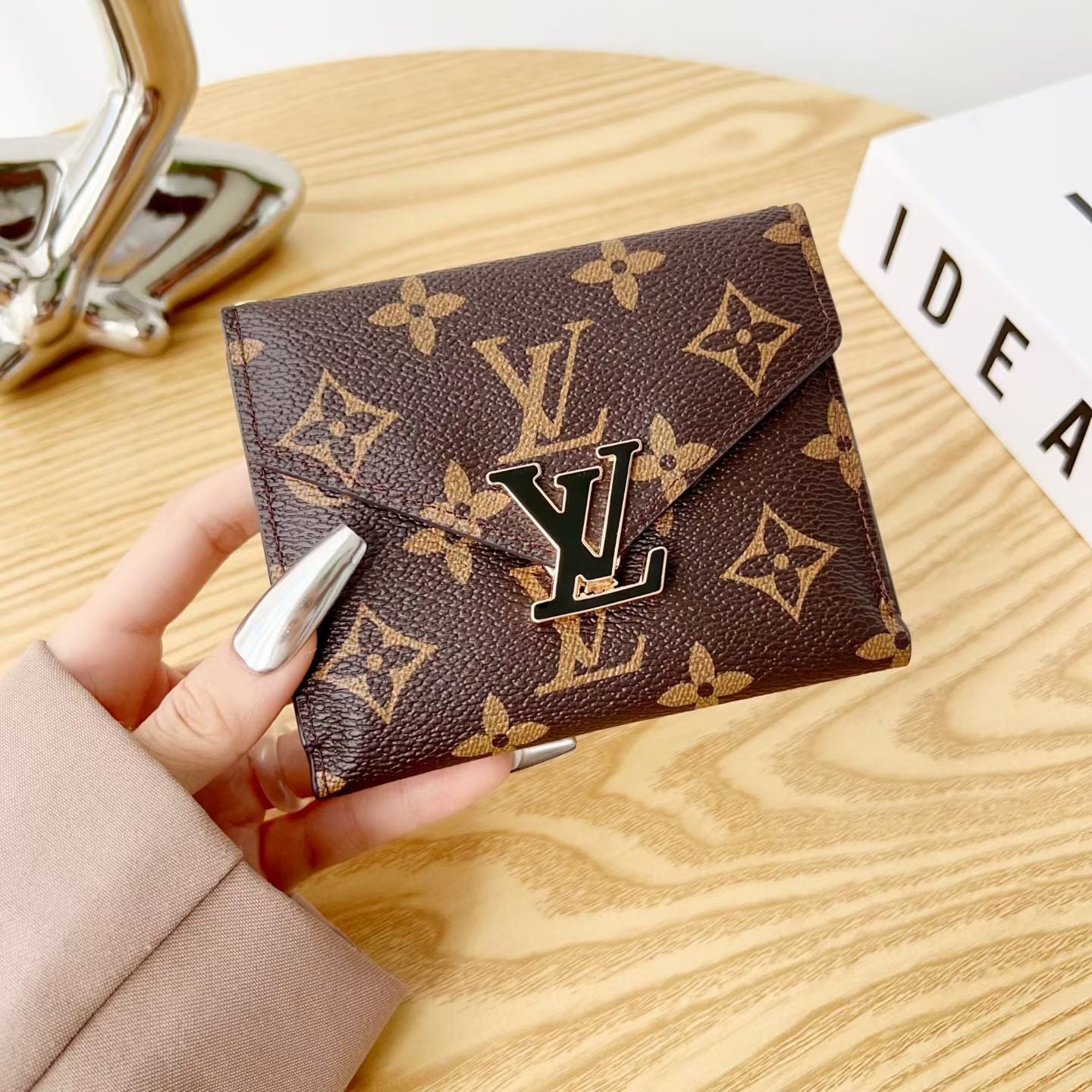 Leathe Monogram Card Wallet | PE2600158