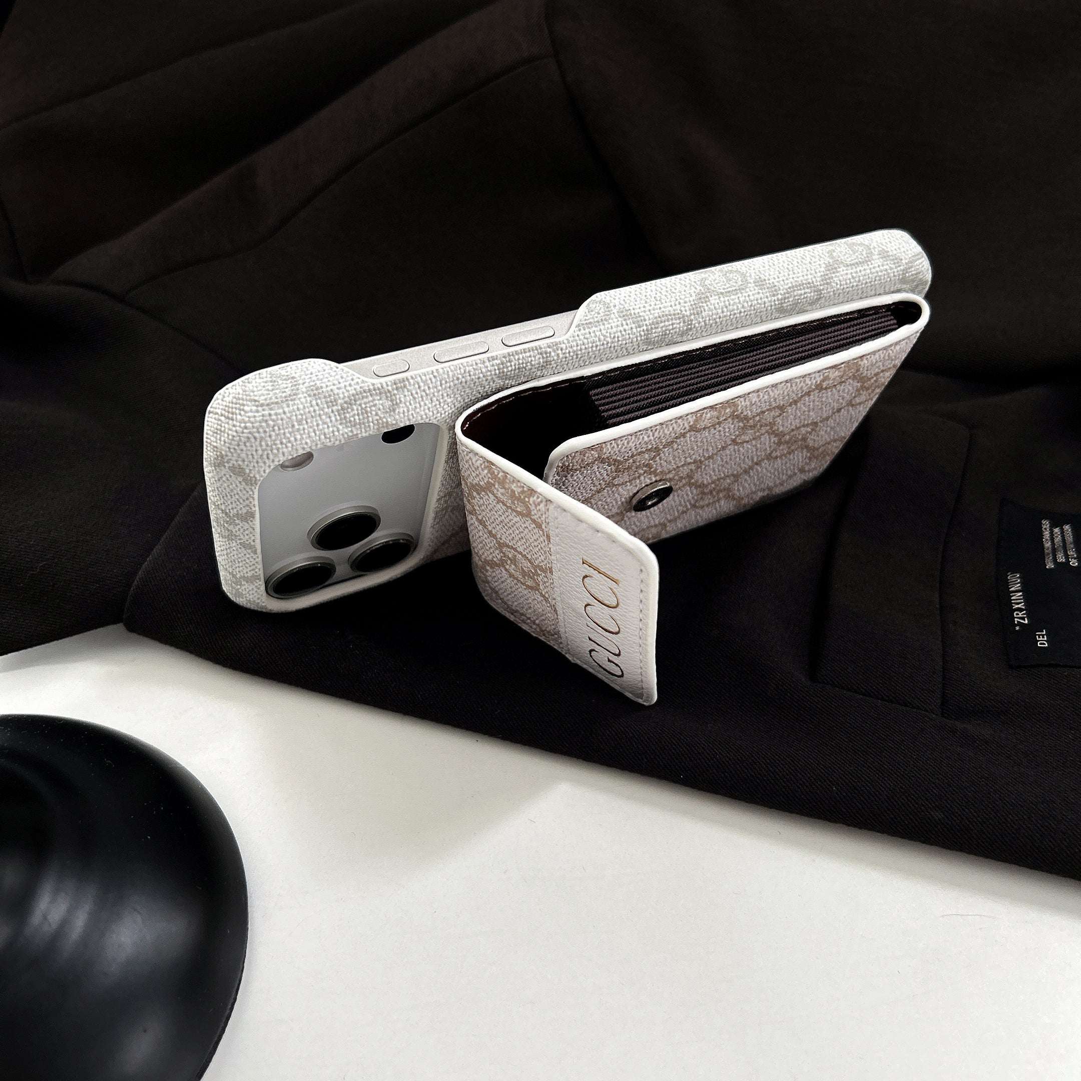 Luxury  GG iPhone Case With Card Holder For iPhone 17 Series-RCGG181