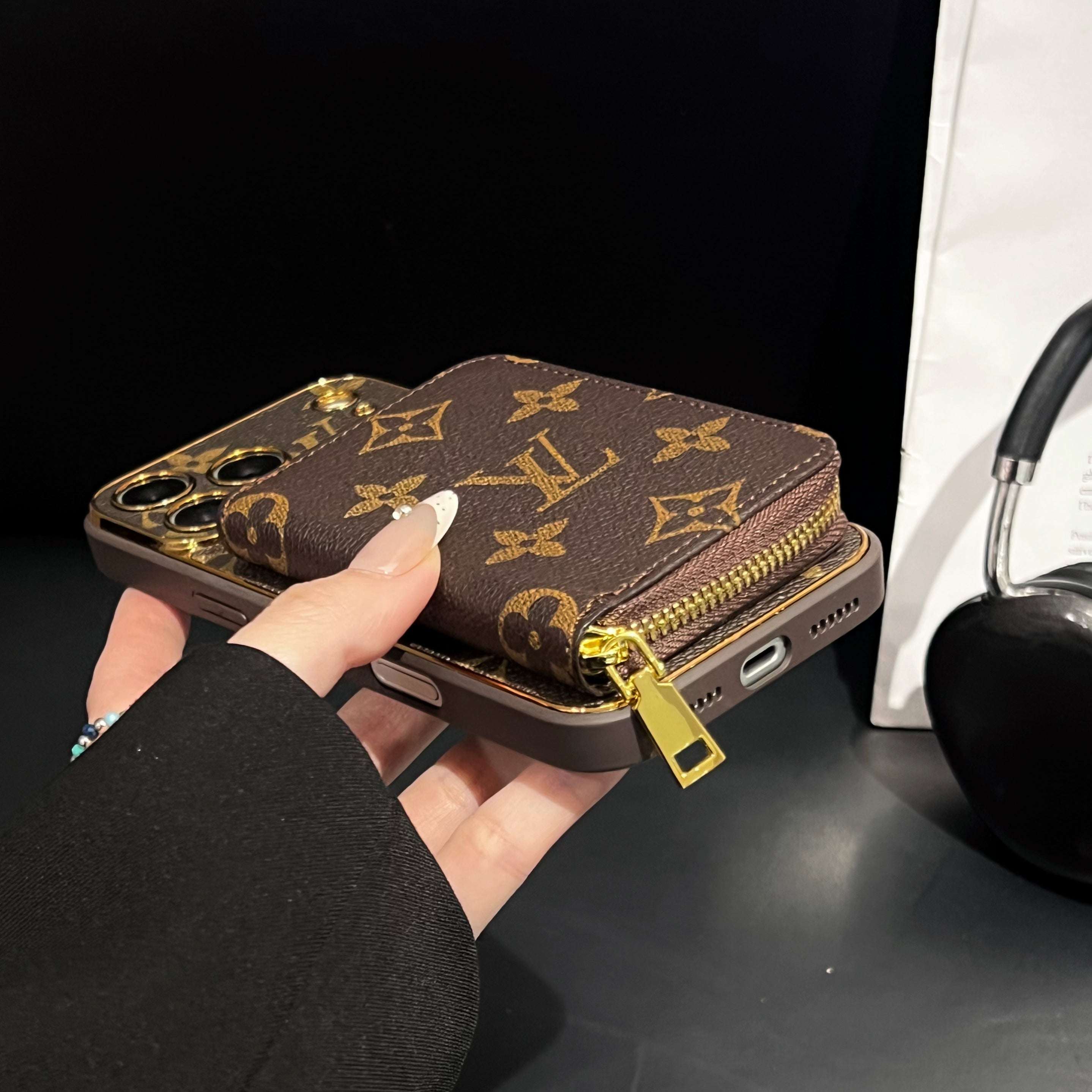Premium  Monogram iPhone Case With Wallet  For iPhone 17 Series-RCLV186
