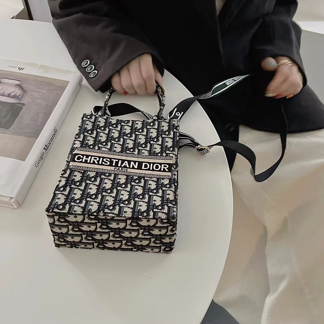 CD Crossbody Phone Bag | PE2600174